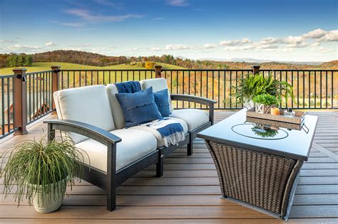 How to Choose a Deck Railing Color | Trex | Trex