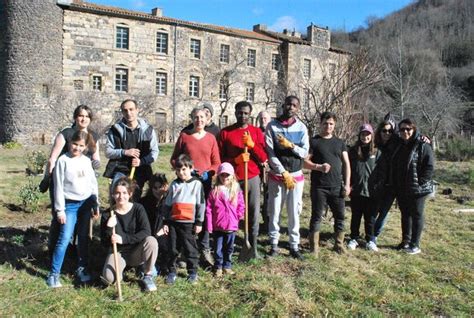 Faire renaître le jardin de labbaye Pébrac 43300