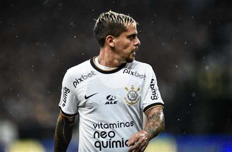 Corinthians conta retorno de Fagner contra o Santo André