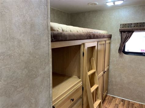 Quad Bunk Rv With Giant Outdoor Kitchen Travel Trailers And Campers Owen Sound Kijiji