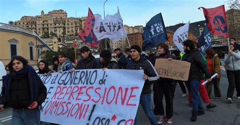 Genova Salvini E Toti Contestati Dalle Organizzazioni Studentesche