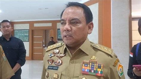 Gubernur Sultra Lantik Abdul Azis Sebagai Bupati Kolaka Timur Pilar