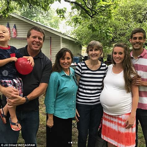 Jill Duggar Shares First Instagram Photo Of Her New Son Daily Mail Online