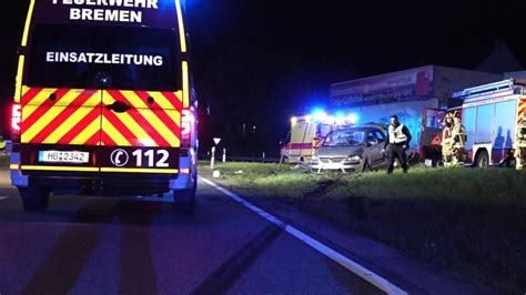 Unfälle in Bremen Auto überschlägt sich Crash auf Gegenseite DKO