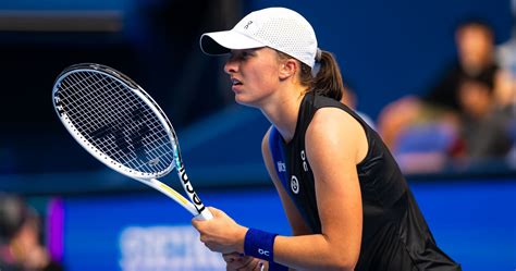 WTA Finals Swiatek Beats Jabeur Sets Up Sabalenka Showdown Middle East