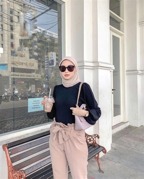 Chic Ways To Wear Denim Culottes For Hijab Style Model Pakaian Gaya