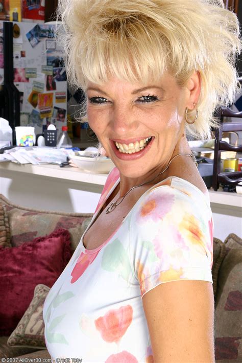 Sexy Mature Blonde With A Stretchy Pussy And Great Tits Porn Pictures XXX Photos Sex Images