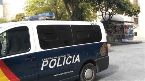 Detenidos tras atracar a un hombre al que inmovilizaron poniéndole la