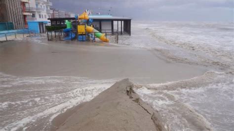 Mareggiate A Cesenatico Un Milione Di Euro Di Danni