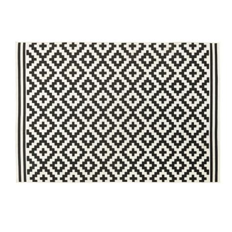 Tapis d extérieur blanc motifs graphiques noirs 160x230 ZARIA Maisons