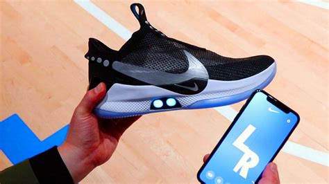 Nike presentó sus zapatillas inteligentes se atan solas y se adaptan