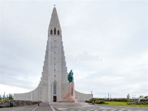 Hallagrimskirkja and Leif Erikson in Reykjavik Editorial Stock Photo - Image of church ...