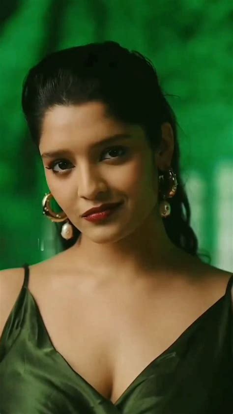 Actress Ritika Singh Cute Video Ritika Singh Actress Hot Photoshoot Beautiful Actresses