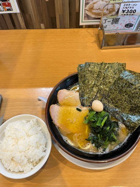 『家系ラーメン海苔増し硬め濃いめ、ライス』長尾中華そば 東バイパス店のレビュー ラーメンデータベース