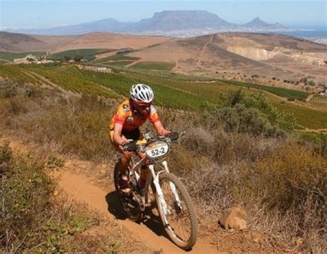 Anni Hellstern startet beim härtesten Mountainbike Rennen der Welt