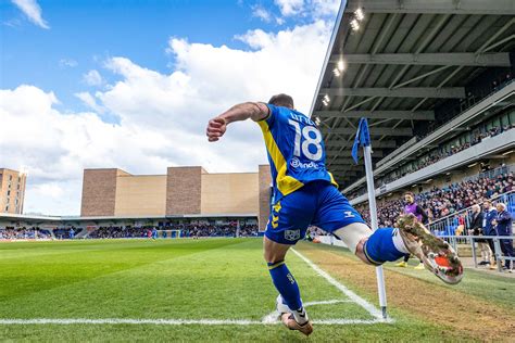 Late Double Sinks Dons News Afc Wimbledon