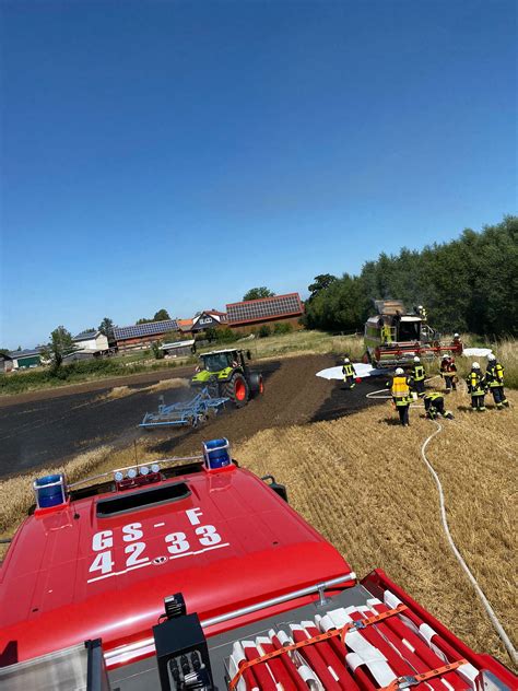 Brandeinsatz 11 08 2023 Flächen und Mähdrescher Brand Lochtum