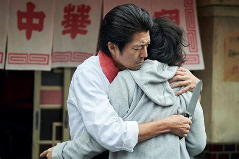 仲村トオル主演ドラマ「飯を喰らひて華と告ぐ」、謎の格言シーン映像が解禁 ズレすぎ店主の世界に巻き込まれる客たちの場面写真も Webザ