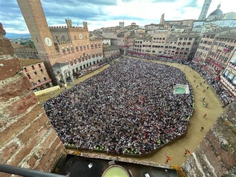 Palio 16 agosto nel Cortile del Podestà si svela il Drappellone