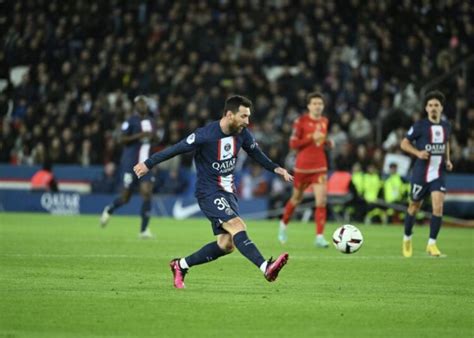 Con un gol de Messi PSG venció al Angers y se afirma en la cima de la