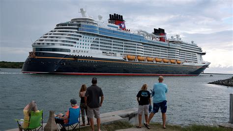 Cruceros vuelven a zarpar en EE UU tras meses de pérdidas millonarias