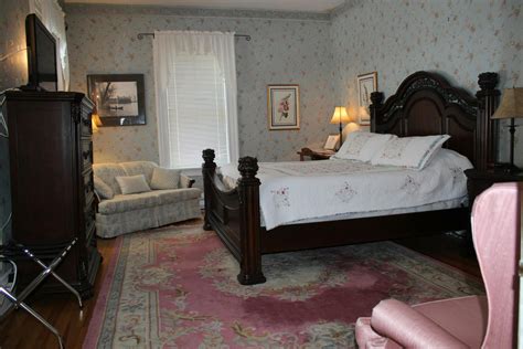 King Suite | Carriage House Inn