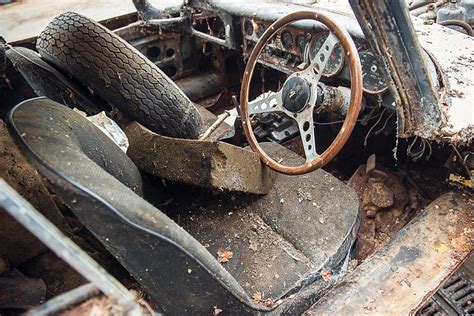 How Much Do You Think This Rusting Jaguar E Type Is Worth Daily Mail