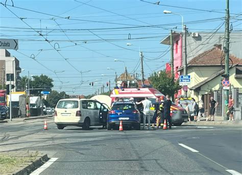 Accident pe un bulevard foarte circulat din Timişoara Un bărbat a