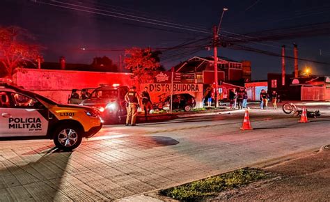 PM fica ferido após acidente entre carro e moto em Curitiba