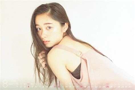 非売品 堀田真由 2019年 卓上カレンダー 12枚 芸能人、タレント