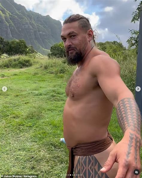 Jason Woah Moa Aquaman Star Bares His Chiselled Physique As He Strips