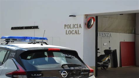 El Ayuntamiento oferta dos plazas de Policía Local en comisión de