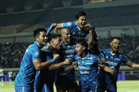 Foto Persib Bandung Menang Telak Atas Persita Tangerang Ayo Bandung