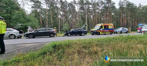 Zderzenie Trzech Pojazd W Na Dw Dobrze Wielki Kup Sprawca