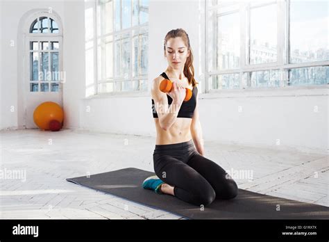 Beautiful Slim Brunette Doing Some Push Ups A The Gym Stock Photo Alamy