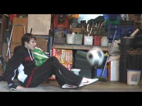 Tom Folan December 2008 Football Freestyle YouTube