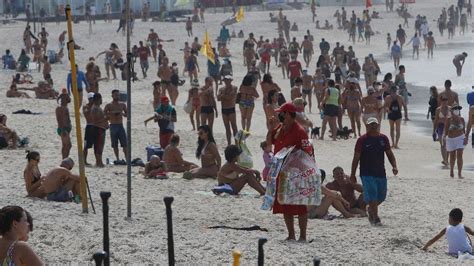 Rio estende quarentena e flexibiliza acesso a praias e horário do