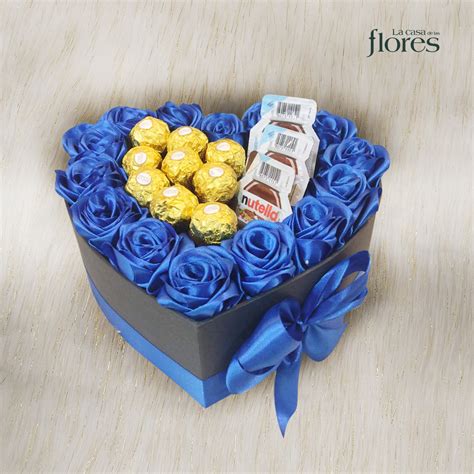 Caja En Forma De Corazon Mediana Con 14 Rosas Azules Eternas 9