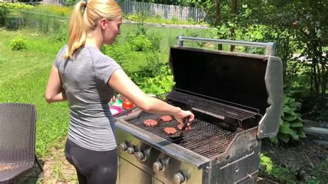 How To Cook Burgers On The Grill Youtube