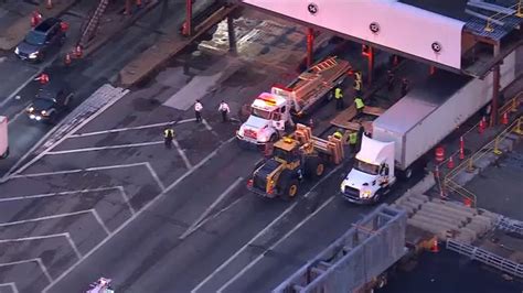 Nyc Traffic Tractor Trailer Crashes Into Toll Plaza At George