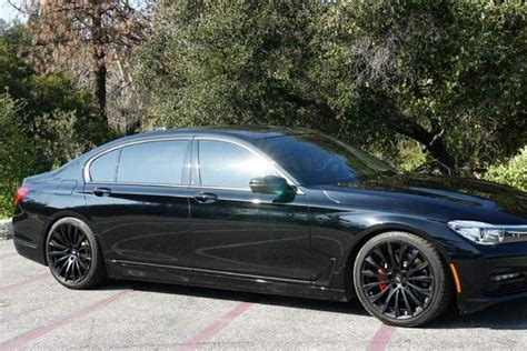 Town Car Hire Melbourne Airport To CBD | Australia