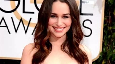 Emilia Clarke TT por ser la más sexy según Esquire