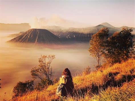 6 Puisi Tentang Gunung Indonesia Yang Paling Populer Sering Jalan