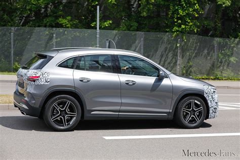 Mercedes Erlkönig Premiere Spy Shot Debüt erste Bilder vom GLA