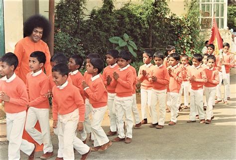 Sathya Sai With Students Sri Sathya Sai Message For Primary School