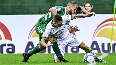 Chapecoense marca duas vezes mas cede empate para o América MG