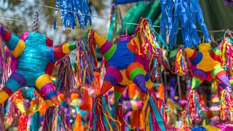 Cómo nació la tradición de romper la piñata en México durante las