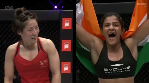 Ritu Phogat Defeats Meng Bo Via Unanimous Decision