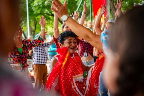 Integrantes Do Cabelos De Prata Participam Do Arraial Mais Sa De E