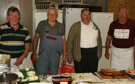 Anciens Cols bleus Bonne participation au repas Le Télégramme